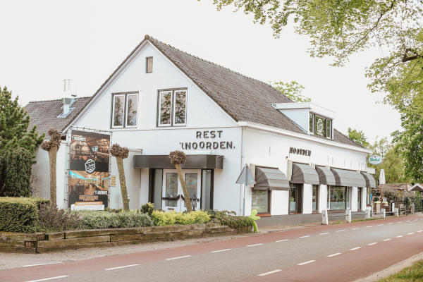 Het restaurant langs de weg