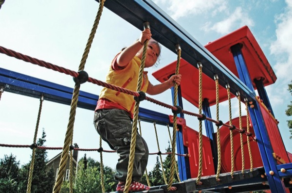 Klimmen en klauteren in de speeltuin