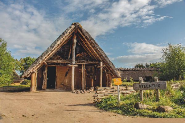 Hunebedcentrum: Steentijdhuis