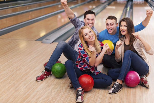 Kom gezellig bowlen en geniet van een hapje en drankje