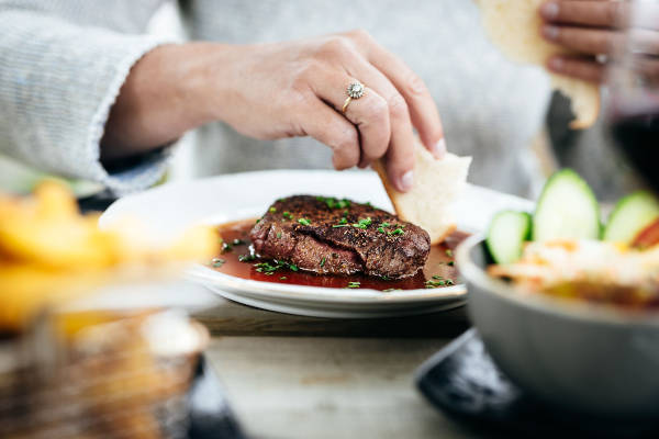 De Bruine Boon: Dineren met een stuk vlees