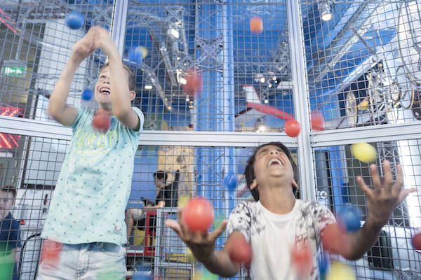 Science Centre Delft: Ballen vangen