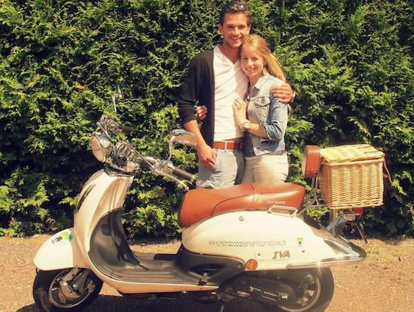 Retro scooter verhuur Veluwe: Samen op een romantische picknick