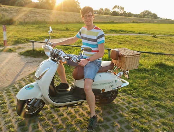 Retro scooter verhuur Veluwe: Een gezellige zomeravond picknick