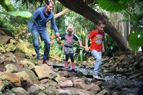 Loop langs het water