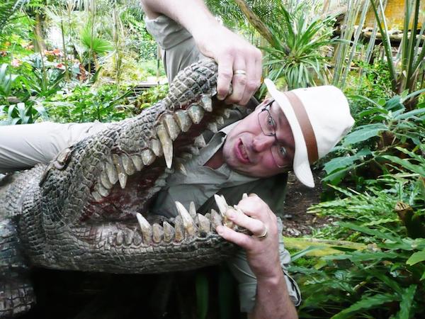 Voel en bekijk de krokodillen tanden