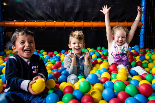 Spelen in de ballenbak