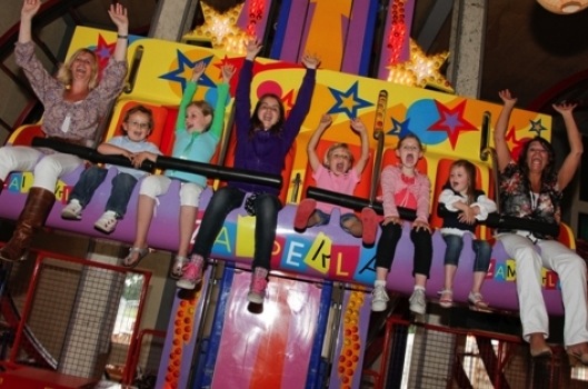 Handen omhoog in de Jumping Star