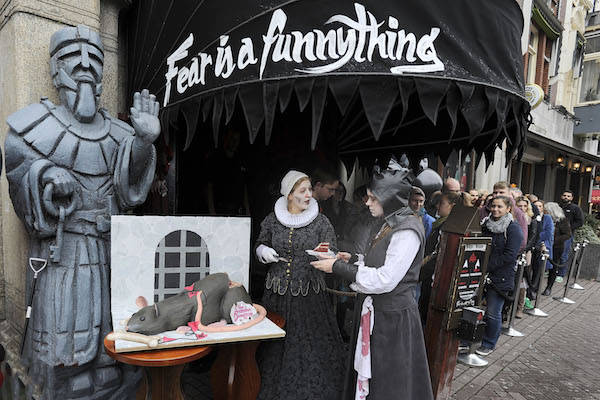 Amsterdam Dungeon Trakteert