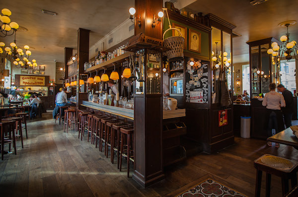 Belgisch Biercafè Olivier Leiden: Mooi overzicht van de bar