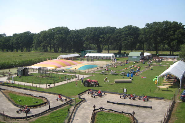 Maisdoolhof Speelboerderij in Malden