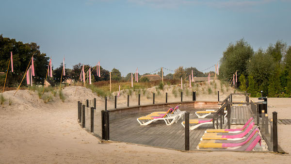 Zonnen aan het strandje