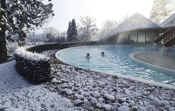Zwemmen in het buitenbad van Thermae2000