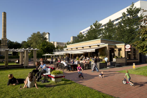 Brasserie Berlage: Heerlijk genieten op het terras